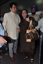 Dilip Kumar with Saira Banu leaves for Hajj in Mumbai Airport on 2nd Jan 2013 (9).JPG